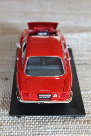 Illustration for article titled 1:18Â Alfa Romeo Sprint GTA Tuesday